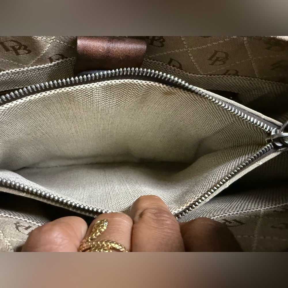 Dooney & Bourke Y2K Tote Shoulder Bag Signature Monogram light Brown East West - Picture 6 of 12